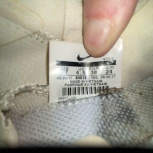 NIKE ZOOM TRAINING HIGH TOP SHOES. Still in good condition SIZE 7